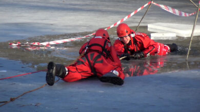 Photo of Strażacy ćwiczyli techniki ratownicze na lodzie [VIDEO]